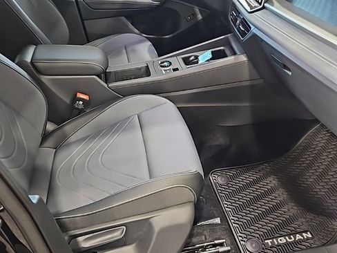New 2025 Volkswagen Tiguan SE image 13