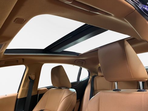 Used 2025 Lexus ES 350 Ultra Luxury w/ Accessory Package (Z1) FWD image 29