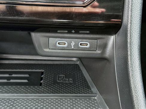 Used 2025 Volkswagen Jetta SE FWD image 25