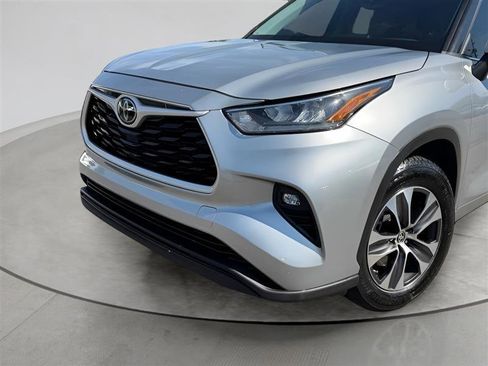 Used 2020 Toyota Highlander XLE image 6