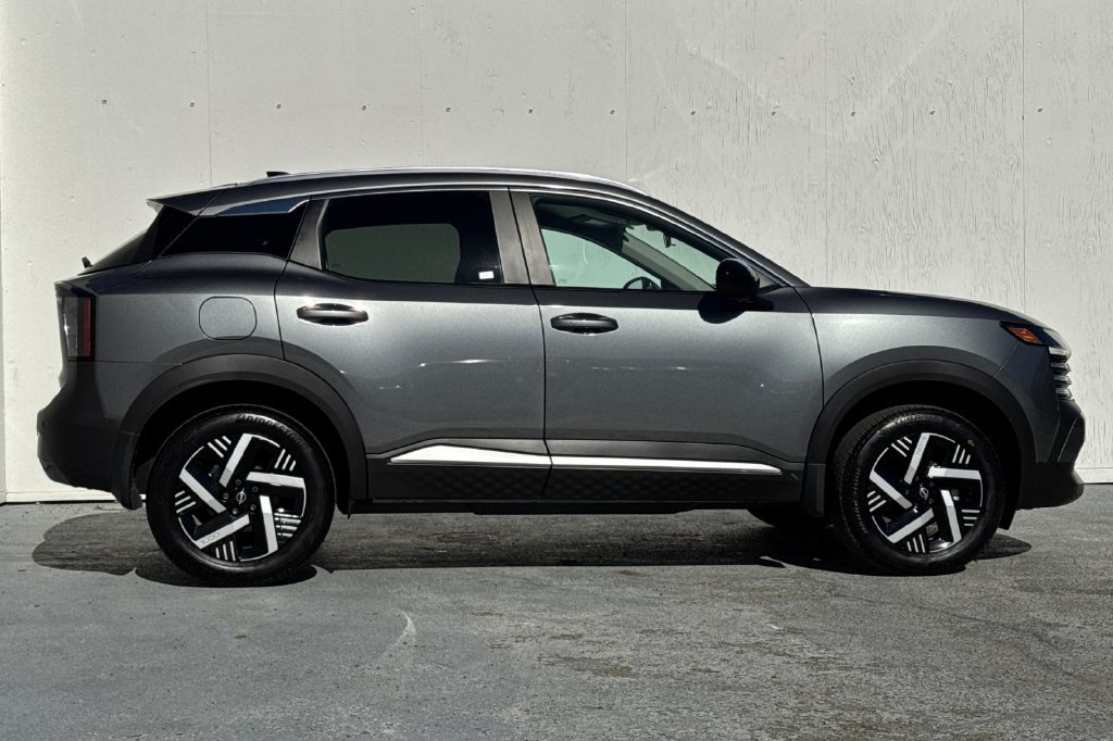 Used 2026 Nissan Kicks SV FWD image 2