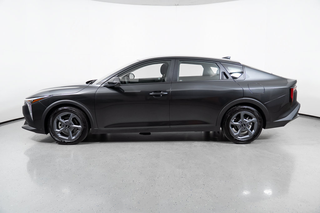 Used 2025 Kia K4 FWD image 11