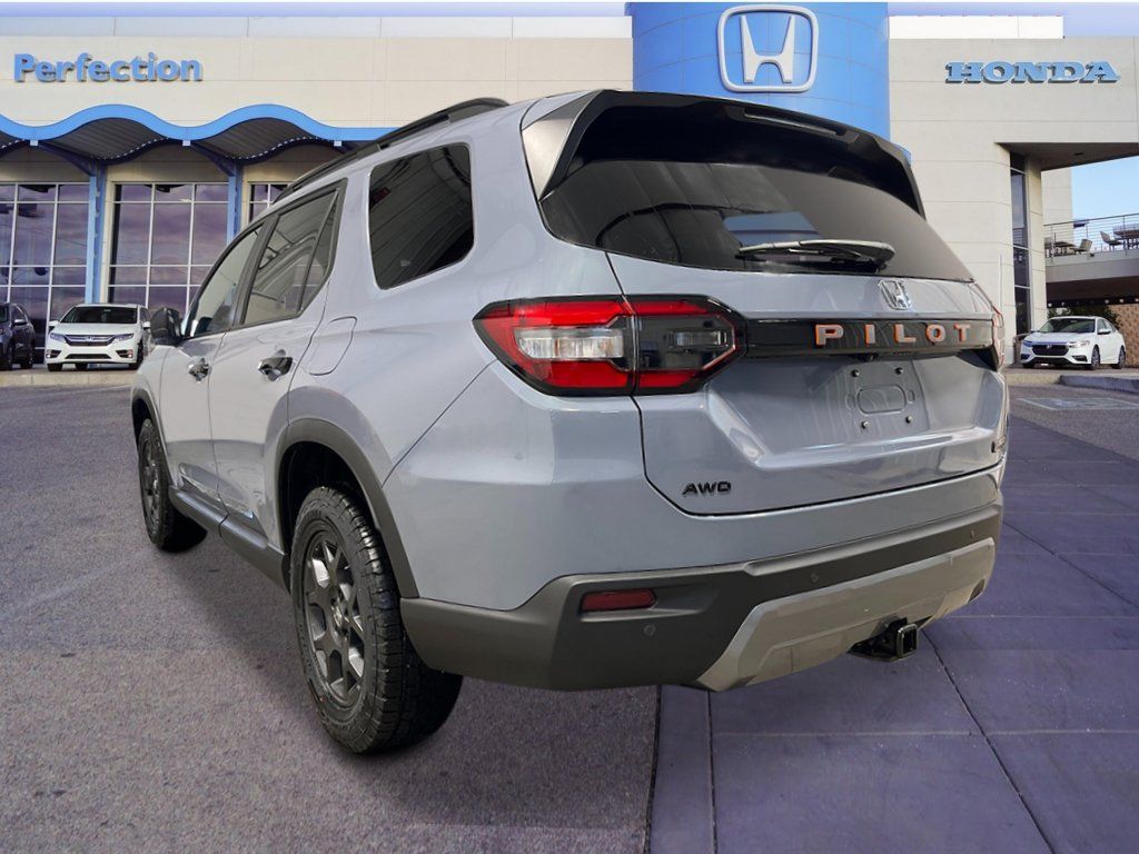 New 2026 Honda Pilot TrailSport image 3