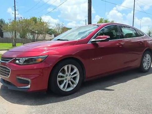 Used 2018 Chevrolet Malibu LT FWD image 1