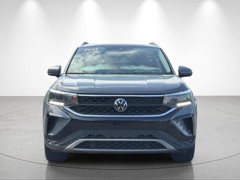 Used 2023 Volkswagen Taos SE w/ Panoramic Sunroof Package AWD/4WD image 8