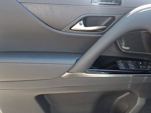 Used 2025 Lexus LX 600 4WD w/ Accessory Package (2T) image 15