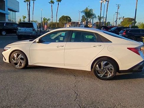 Used 2025 Hyundai Elantra SEL FWD image 5