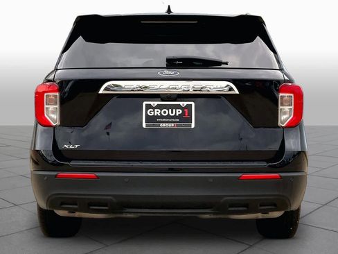 Used 2024 Ford Explorer XLT RWD image 5