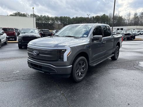 Used 2024 Ford F150 Lightning Lariat image 3