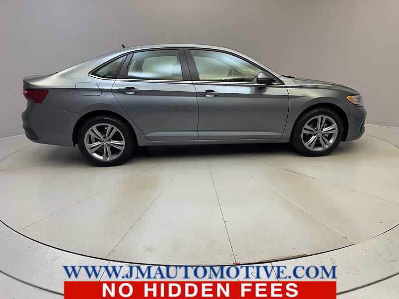 Used 2024 Volkswagen Jetta SE FWD image 6
