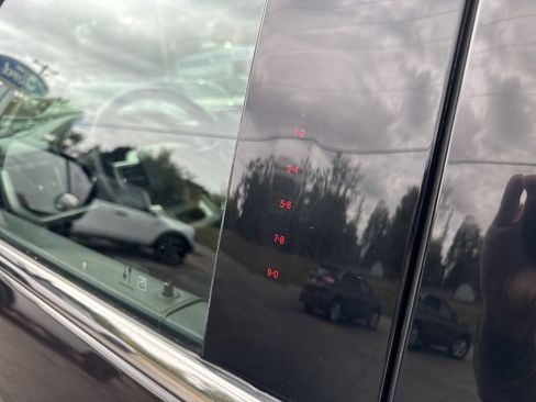 Used 2024 Ford Expedition XLT image 15