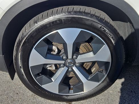 Used 2025 Volvo XC40 B5 Plus w/ Protection Package Premier image 4