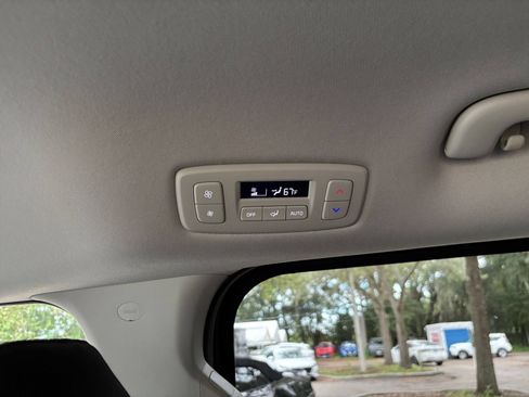Used 2026 Kia Carnival FWD image 24