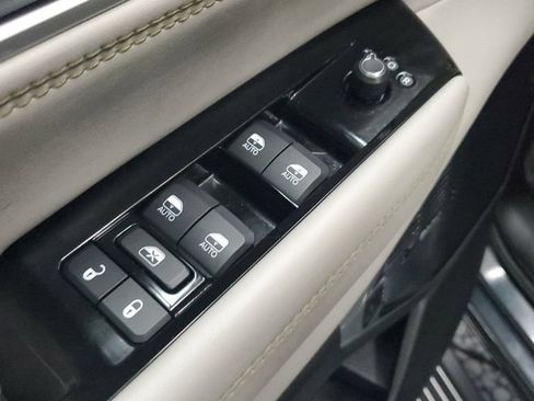 Used 2023 Jeep Wagoneer Series III w/ Premium Group I AWD/4WD image 23