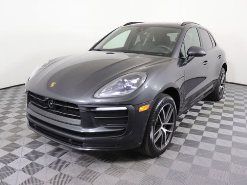 Certified 2025 Porsche Macan AWD/4WD image 25