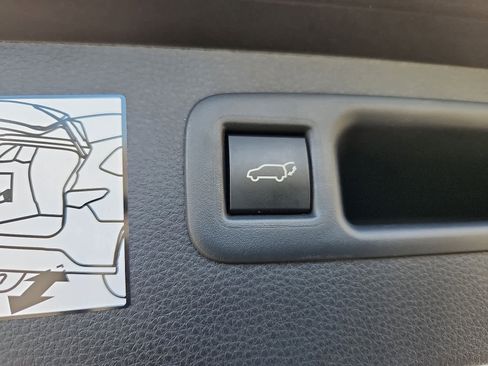 Used 2023 Toyota Highlander Platinum image 30