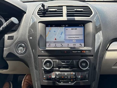 Used 2018 Ford Explorer XLT w/ Equipment Group 202A FWD image 9