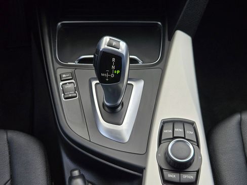 Used 2018 BMW 320i Sedan RWD image 17