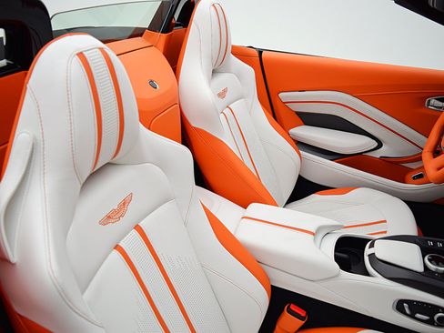 Used 2023 Aston Martin V8 Vantage Roadster RWD image 46