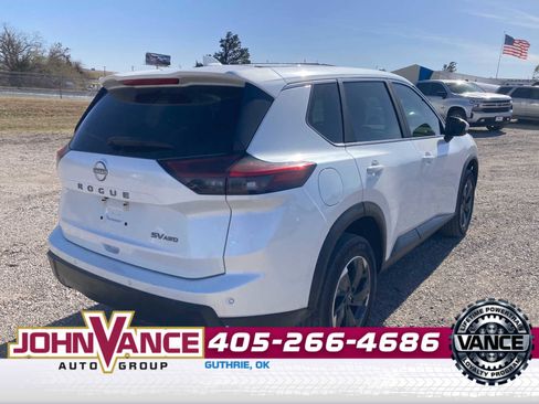 Used 2024 Nissan Rogue SV image 7