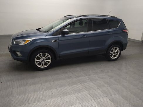 Used 2018 Ford Escape SE w/ SE Sync 3 Package AWD/4WD image 2