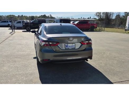 Used 2022 Toyota Camry LE image 7