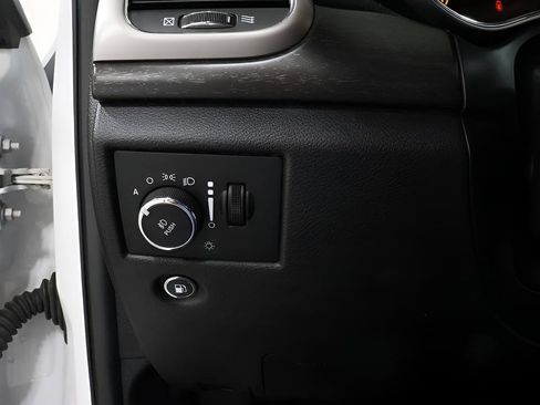 Used 2017 Jeep Grand Cherokee Altitude AWD/4WD image 18