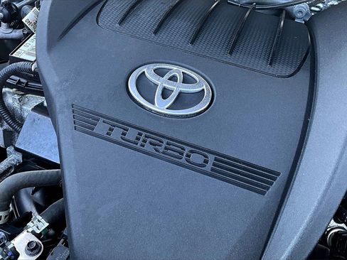 Used 2024 Toyota Highlander LE image 35