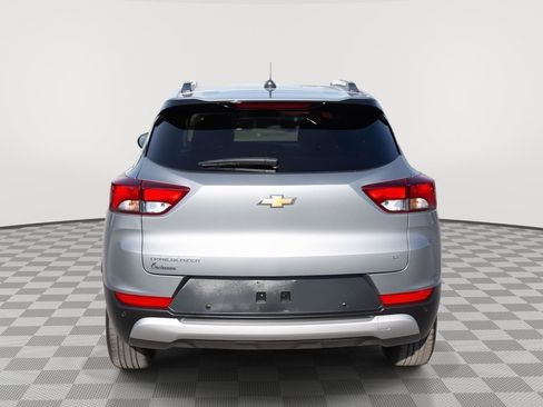 Used 2024 Chevrolet TrailBlazer LT w/ Convenience Package FWD image 6