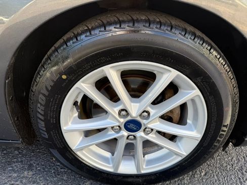 Used 2018 Ford Focus SE FWD image 25