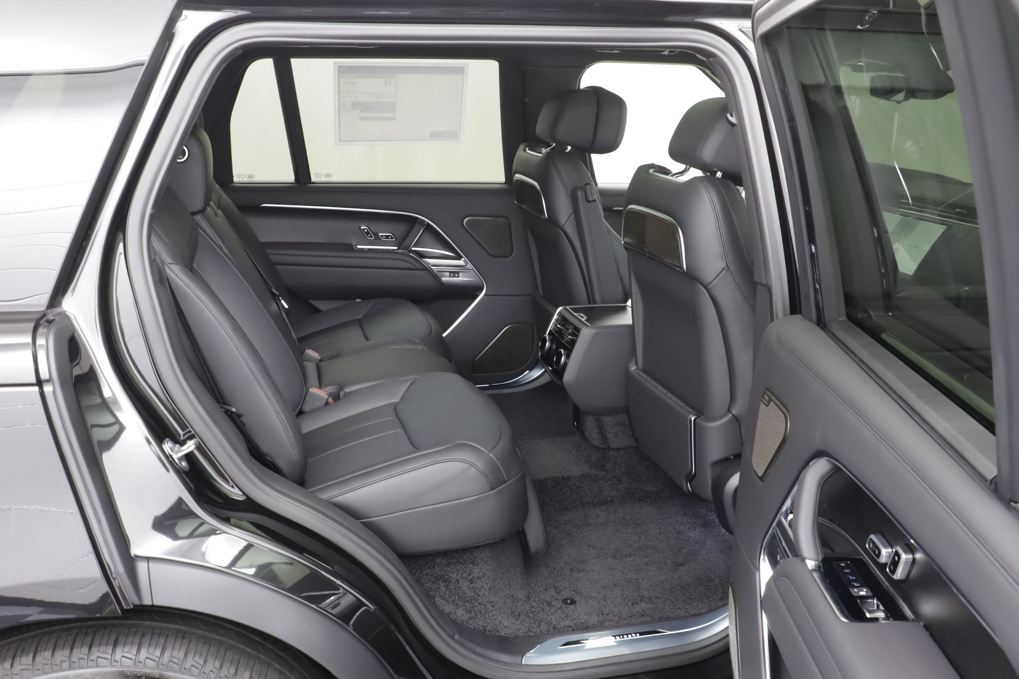 New 2027 Land Rover Range Rover Long Wheelbase Autobiography AWD/4WD image 25