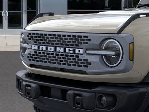 New 2025 Ford Bronco Badlands image 12