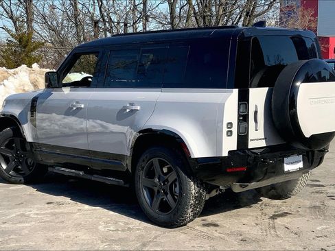 New 2026 Land Rover Defender 110 X-Dynamic SE image 12