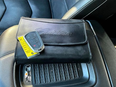 Used 2019 Cadillac Escalade Premium Luxury image 36