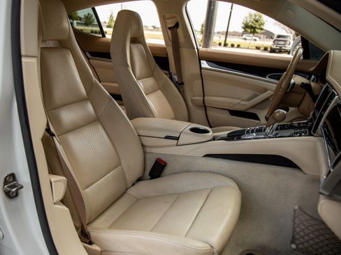 Used 2016 Porsche Panamera Edition image 44