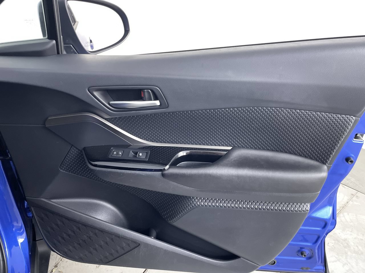 Used 2019 Toyota C-HR XLE FWD image 24