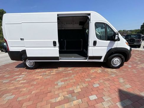 Used 2025 RAM ProMaster 2500 w/ Convenience Group FWD image 31