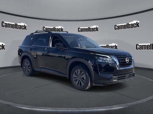 Used 2024 Nissan Pathfinder SV image 1