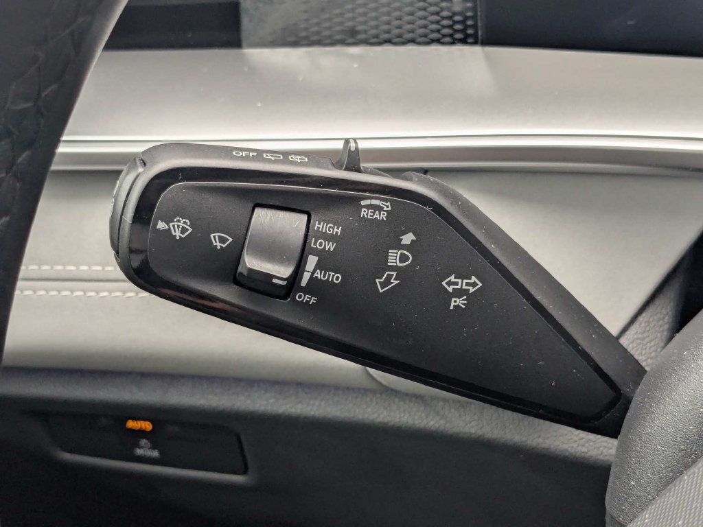 Certified 2026 Volkswagen Tiguan SE R-Line FWD image 34