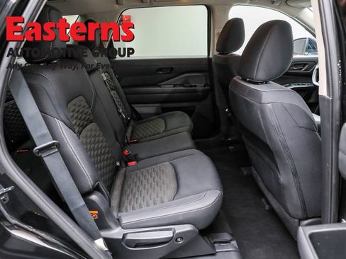 Used 2024 Nissan Pathfinder S image 22