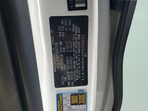 Used 2024 Kia Carnival LX FWD image 23
