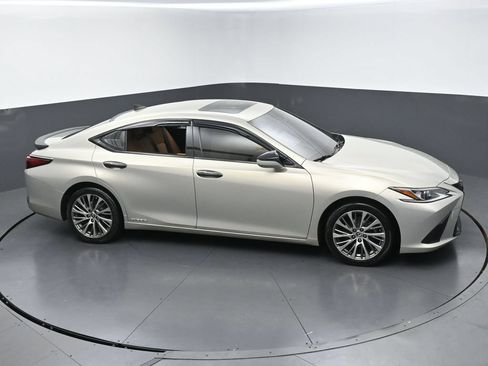 Used 2019 Lexus ES 300h w/ Premium Package FWD image 39