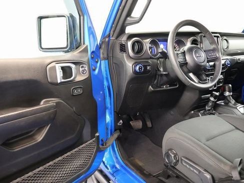 Used 2023 Jeep Gladiator Sport AWD/4WD image 9