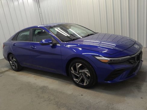 Used 2025 Hyundai Elantra SEL FWD image 11