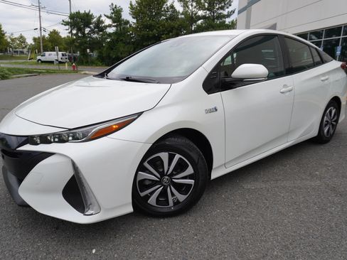 Used 2017 Toyota Prius Prime Plus FWD image 3