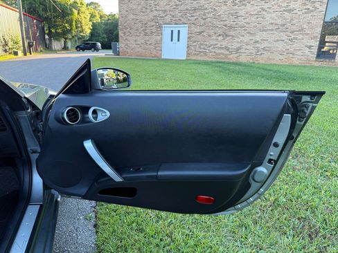 Used 2004 Nissan 350Z Touring RWD image 26