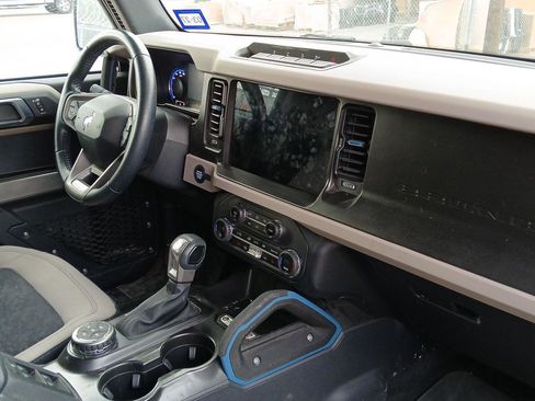 Used 2023 Ford Bronco Wildtrak AWD/4WD image 11