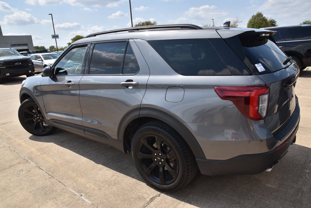 Used 2024 Ford Explorer ST-Line w/ Class IV Trailer Tow Package RWD image 7