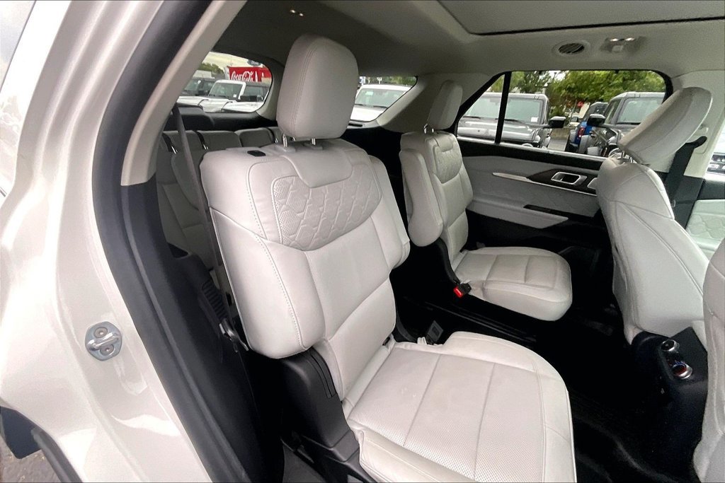 Used 2025 Ford Explorer Platinum w/ Ultimate Package AWD/4WD image 26