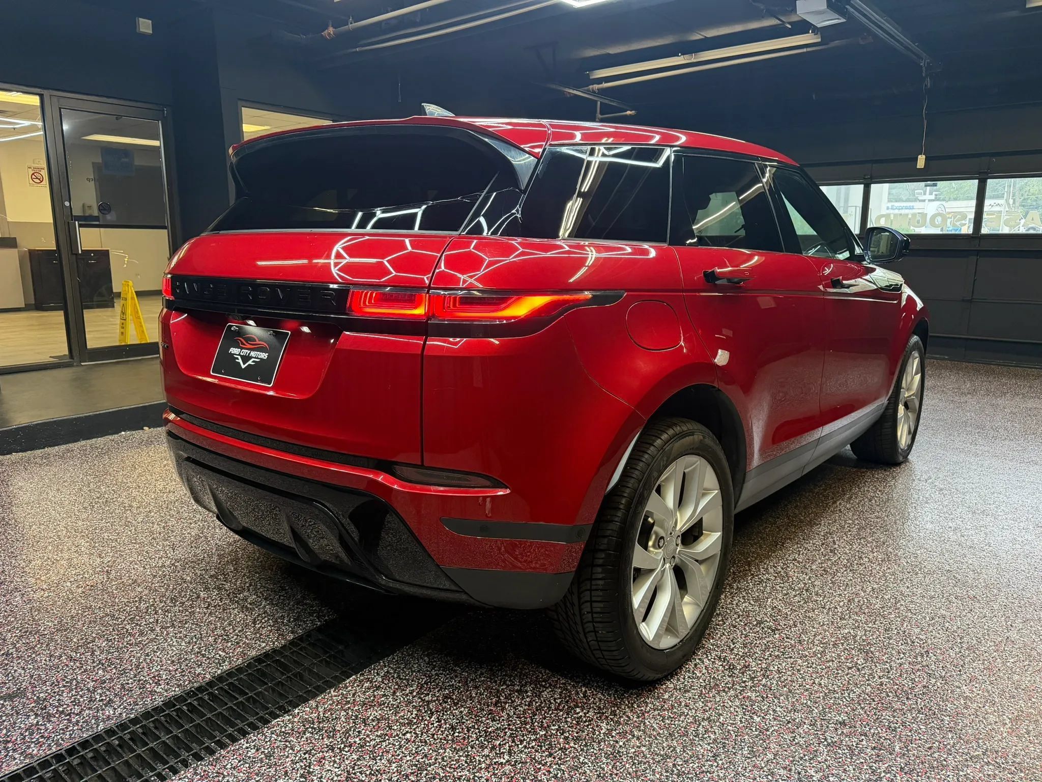 Used 2020 Land Rover Range Rover Evoque SE AWD/4WD image 6